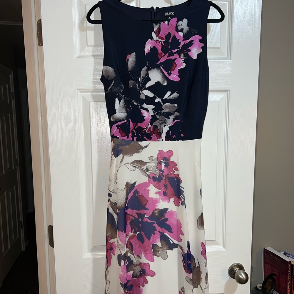 Sleeveless, light weight, classy, dress